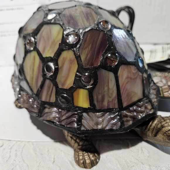 Dale Tiffany Spice Turtle Stained Glass Lamp - Picture 11 of 14
